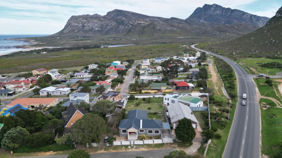 4 Bedroom Property for Sale in Palmiet Western Cape